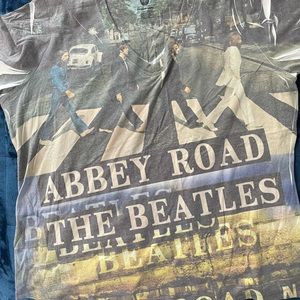 Abbey Road/The Beatles V-Neck Tee 238